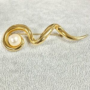 Vintage Signed Avon Gold Tone Squiggle Faux Pearl Brooch Pin